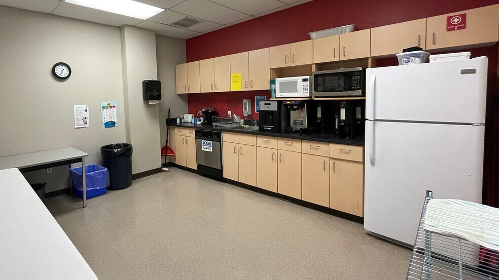 More Photos Of 25 Rothwell Rd, Winnipeg Loft Creative Space For Lease