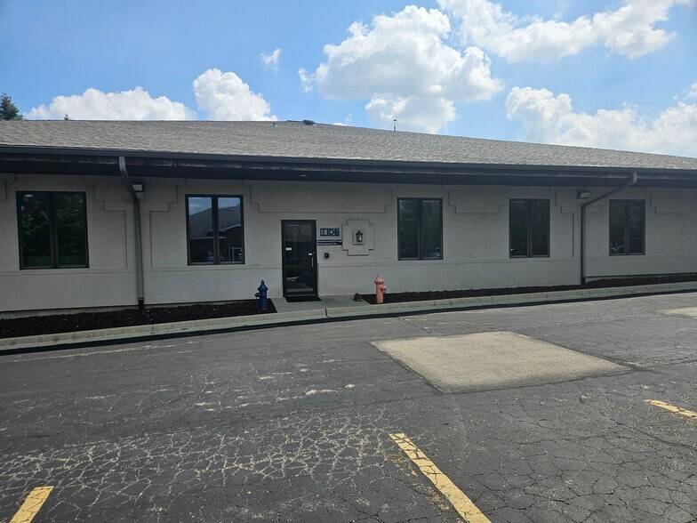 More Photos Of 3230 Executive Dr, Joliet Office For Sale