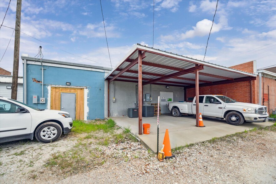 More Photos Of 113 Robb st, Trinity Storefront Retail Office For Sale