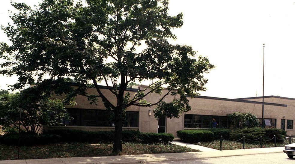 More Photos Of 11241 Melrose Ave, Franklin Park Manufacturing For Sale