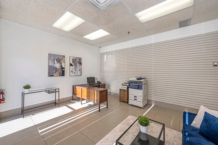 More Photos Of 5775 Atlantic Dr, Mississauga Distribution For Sale
