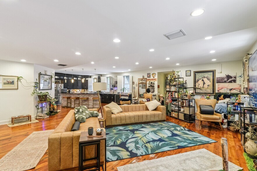 More Photos Of 755 Tchoupitoulas St, New Orleans Restaurant For Sale