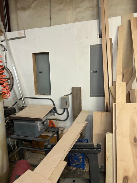 More Photos Of 1802 SW Sheridan Rd, Lawton Manufacturing For Sale