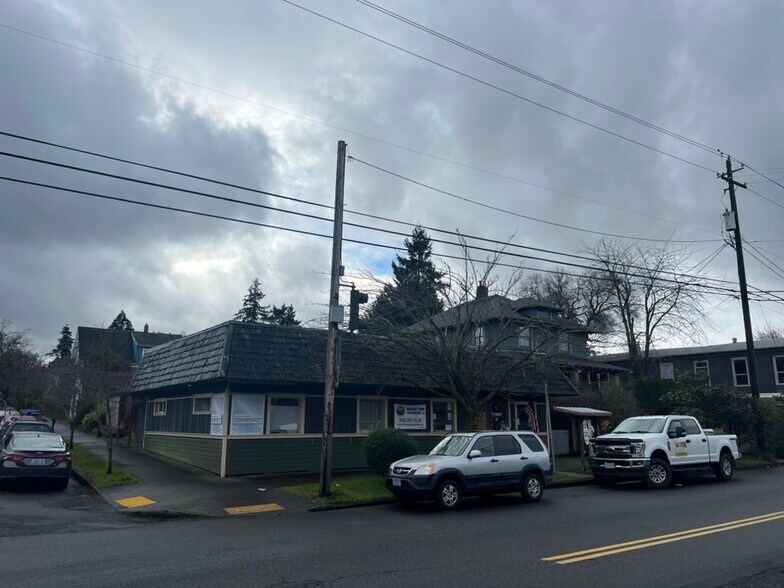 More Photos Of 728 NE Dekum St, Portland Restaurant For Sale