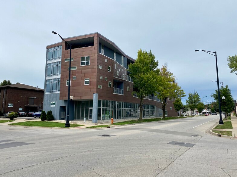 More Photos Of 505 S 1st St, Champaign Apartments For Lease