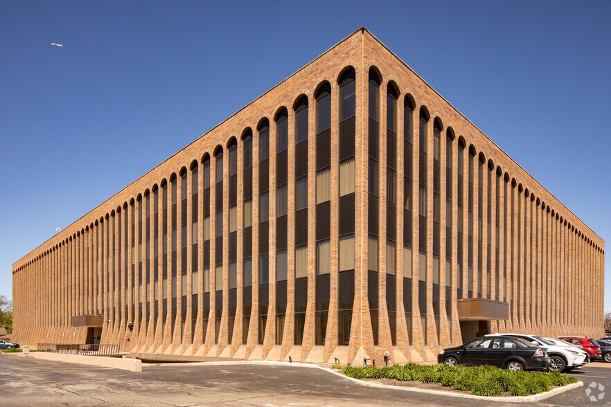More Photos Of 2340 S River Rd, Des Plaines Office For Lease