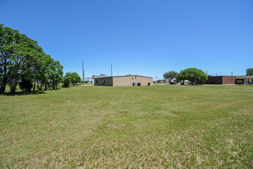 More Photos Of 193 Schmidt Rd, Sealy Freestanding For Sale