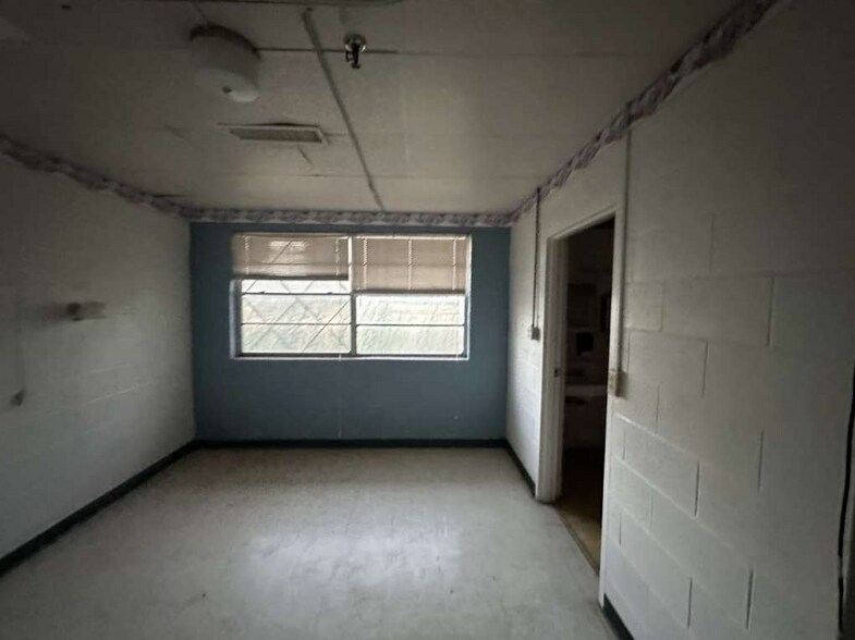 More Photos Of 1901 W Elliott St, Breckenridge Office For Sale