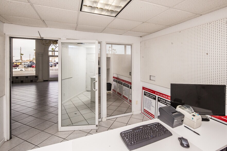More Photos Of 951 Lake Havasu Ave N, Lake Havasu City Showroom For Sale
