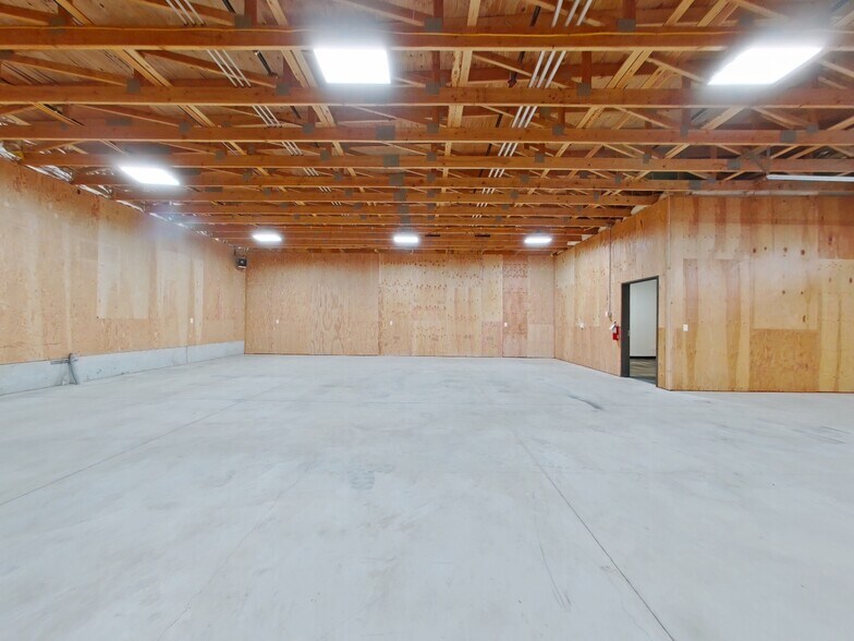 More Photos Of 4107 Industrial Ave, Springfield General Retail For Lease