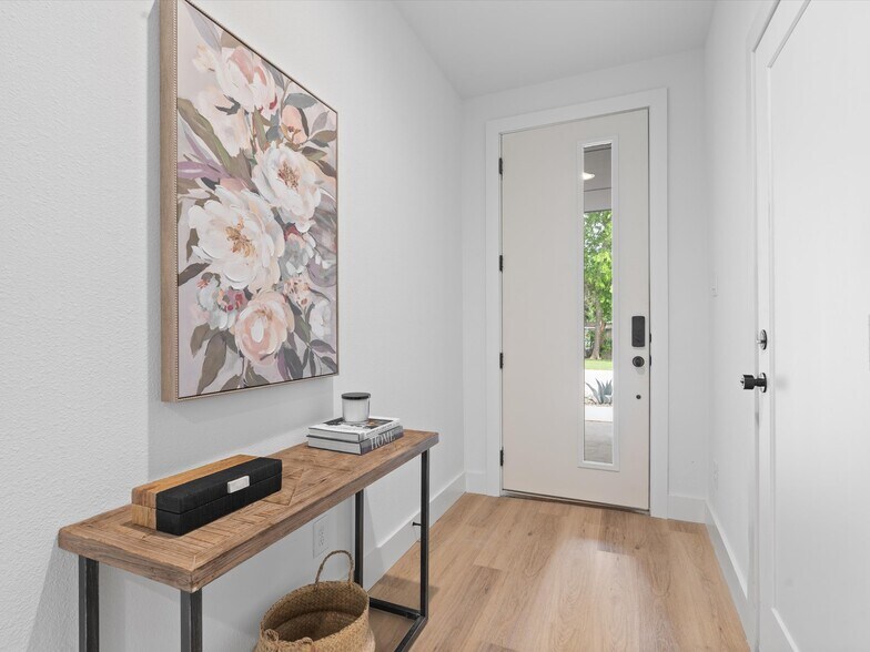 More Photos Of 7811 Mohawk Dr, Dallas Apartments For Sale