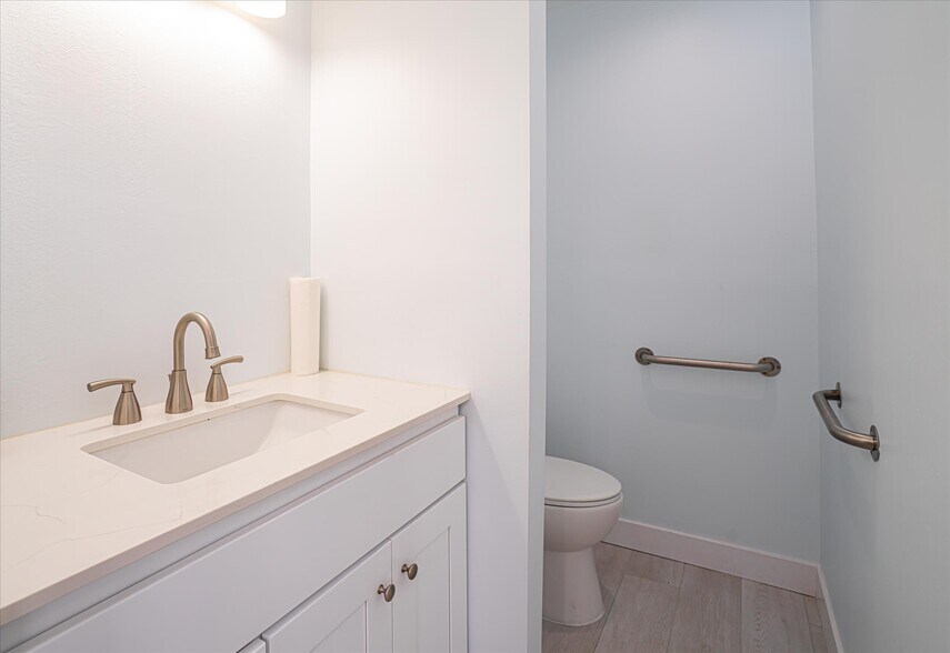 More Photos Of 1913 E 17th St, Santa Ana Office For Sale