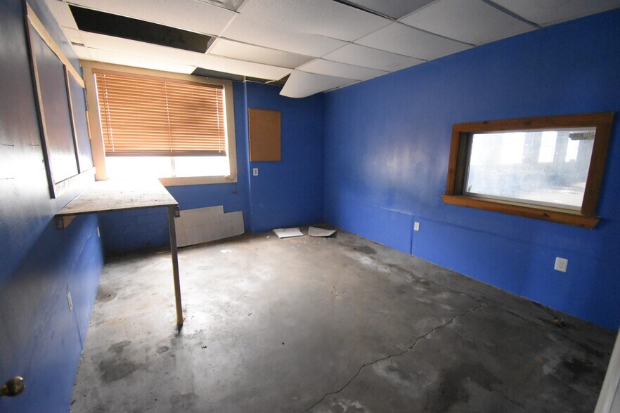 More Photos Of 621 W Main St, La Porte Warehouse For Lease