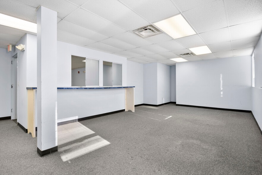 More Photos Of 30-32 N Russell Rd, Albany Office For Sale