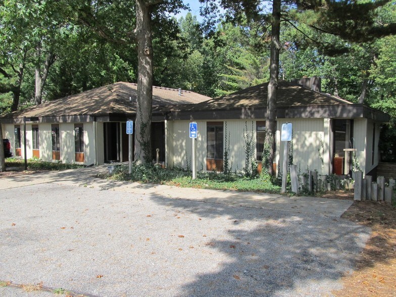 More Photos Of 2663 44th St SW, Grand Rapids Office For Lease