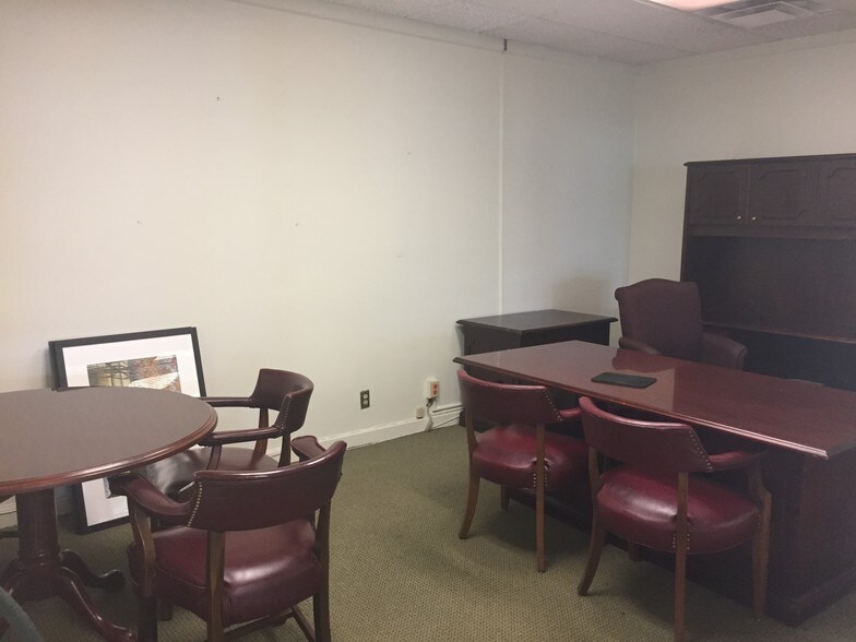 More Photos Of 5385 Veterans Pky, Columbus Freestanding For Sale