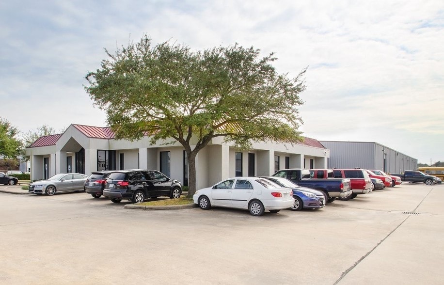 More Photos Of 11435 Brittmoore Park Dr, Houston Warehouse For Lease