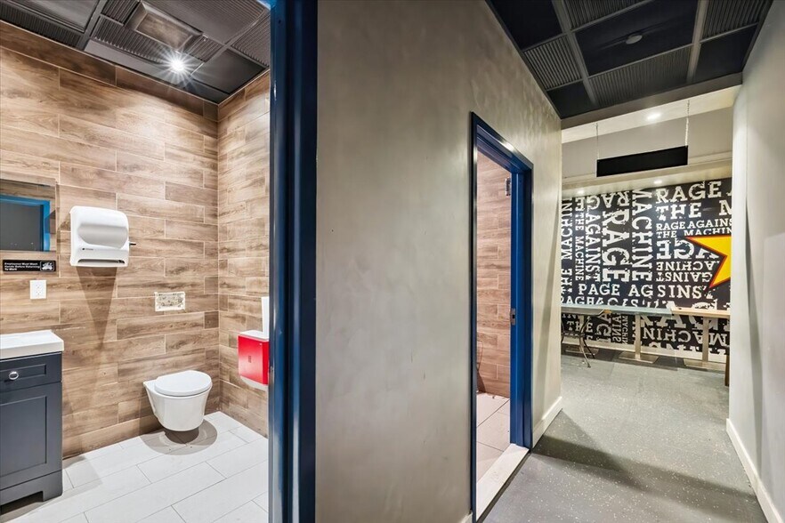 More Photos Of 512 Paterson Plank Rd, Jersey City Restaurant For Sale