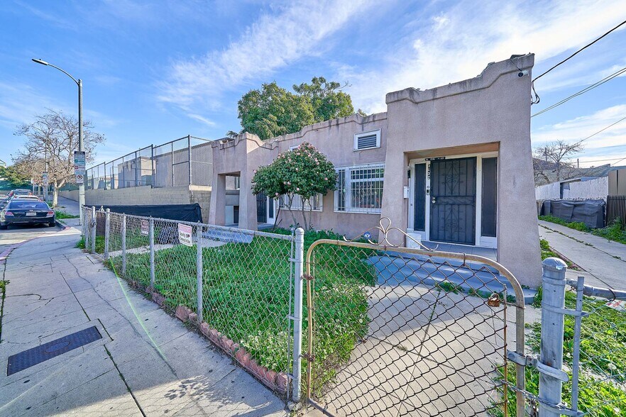 More Photos Of 3030 W 12th Pl, Los Angeles Land For Sale