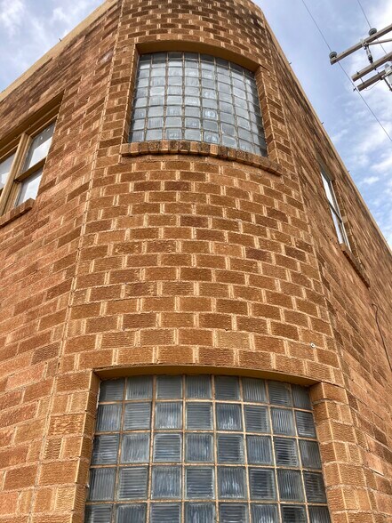 More Photos Of 202 S Hoy St, Buffalo Hotel For Sale