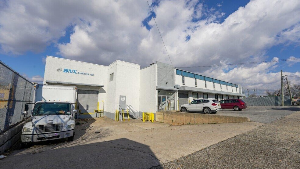 Primary Photo Of 147-32 Farmers Blvd, Jamaica Warehouse For Lease