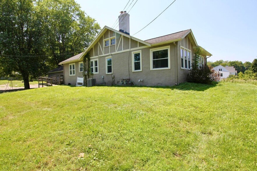 More Photos Of 1805 Columbus Rd, Granville Specialty For Sale