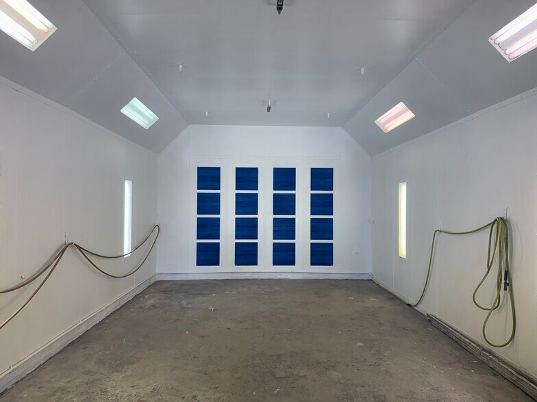 More Photos Of 2190 Corporation Blvd, Naples Service For Lease