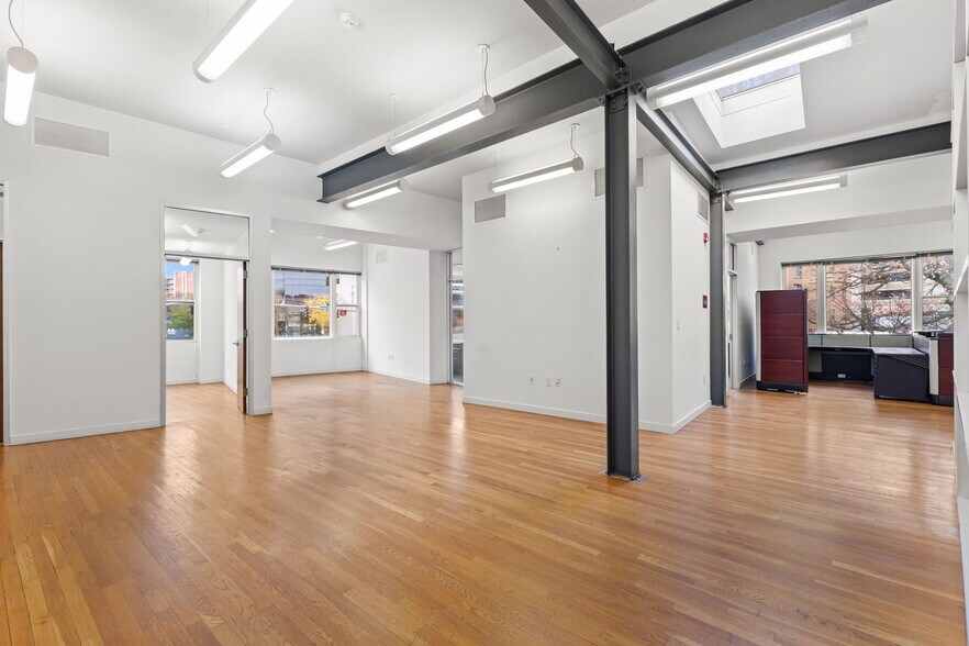 More Photos Of 953 Washington Blvd, Stamford Storefront Retail Office For Lease