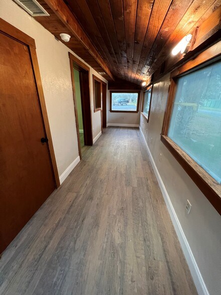 More Photos Of 550 S Highland St, Mount Dora Office For Lease