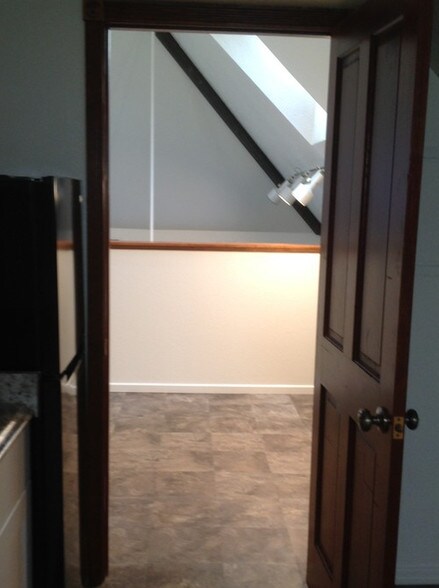 More Photos Of 7841 Foothill Blvd, Sunland Storefront Retail Residential For Lease