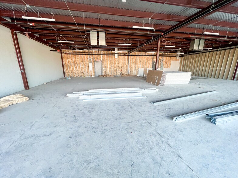 More Photos Of 900 E Florida Ave, Midland Storefront For Lease