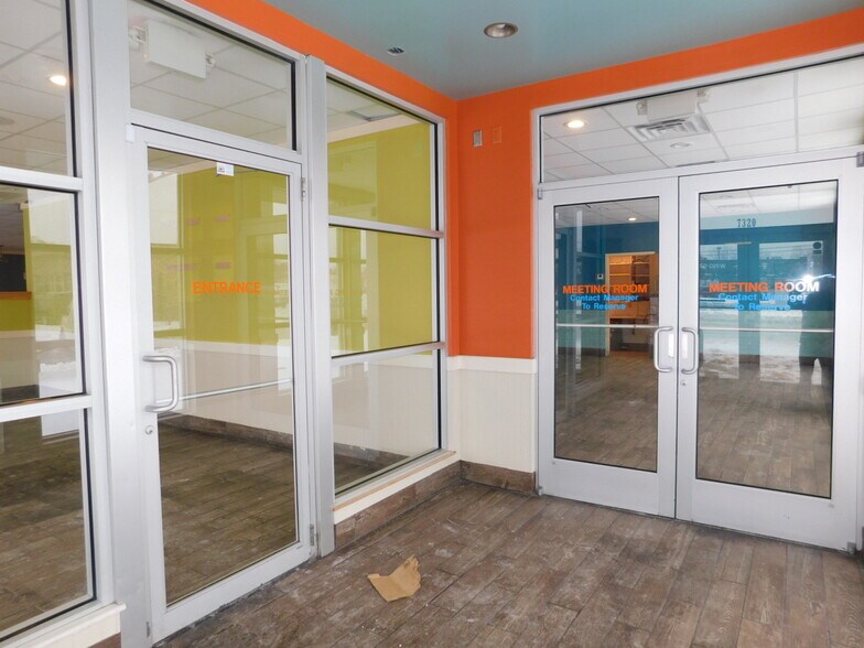 More Photos Of 7320 W Good Hope Rd, Milwaukee Fast Food For Lease