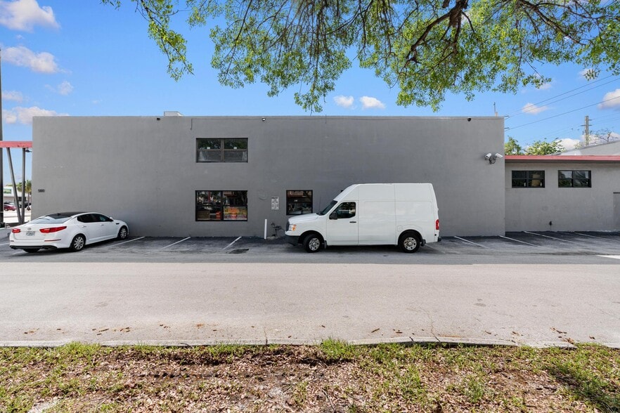 More Photos Of 1500 E Commercial Blvd, Fort Lauderdale Freestanding For Sale