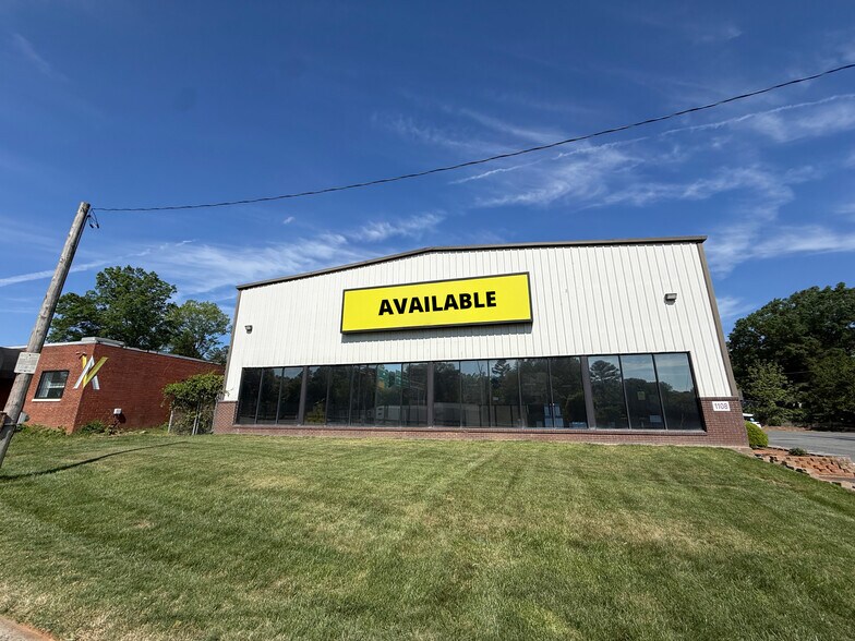 More Photos Of 1108 Thomasboro Rd, Charlotte Showroom For Lease