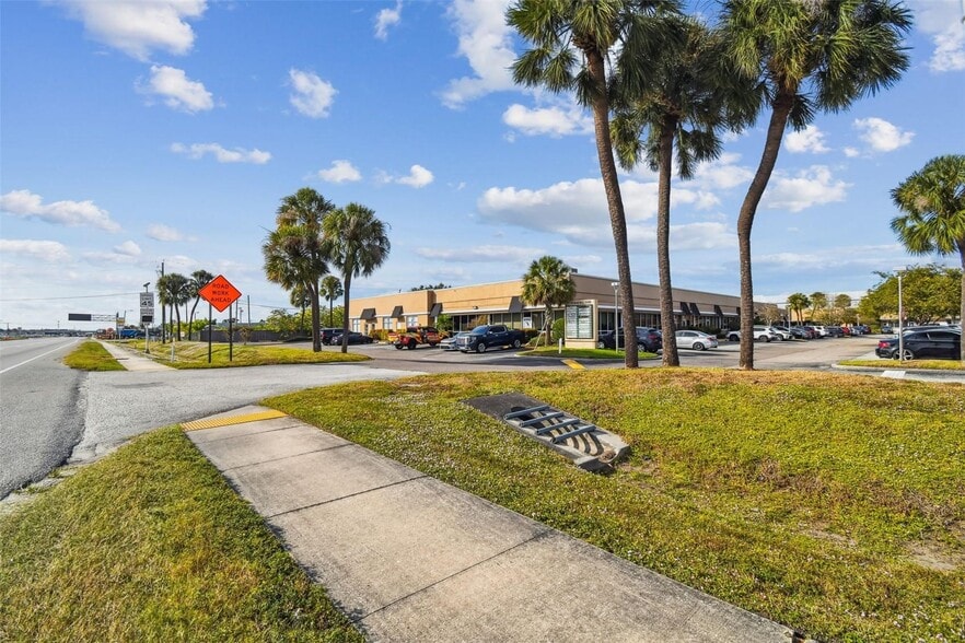 More Photos Of 5404 Hoover Blvd, Tampa Medical For Sale