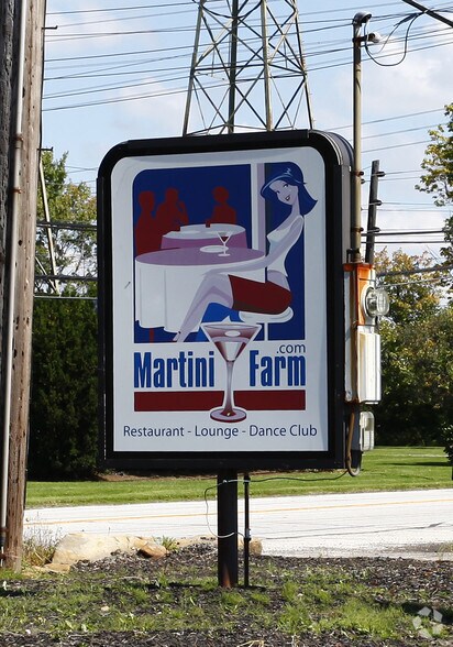 More Photos Of 8733-8737 Mayfield Rd, Chesterland Freestanding For Lease