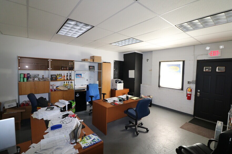 More Photos Of 703 Van Rossum Ave, Beverly Industrial For Sale