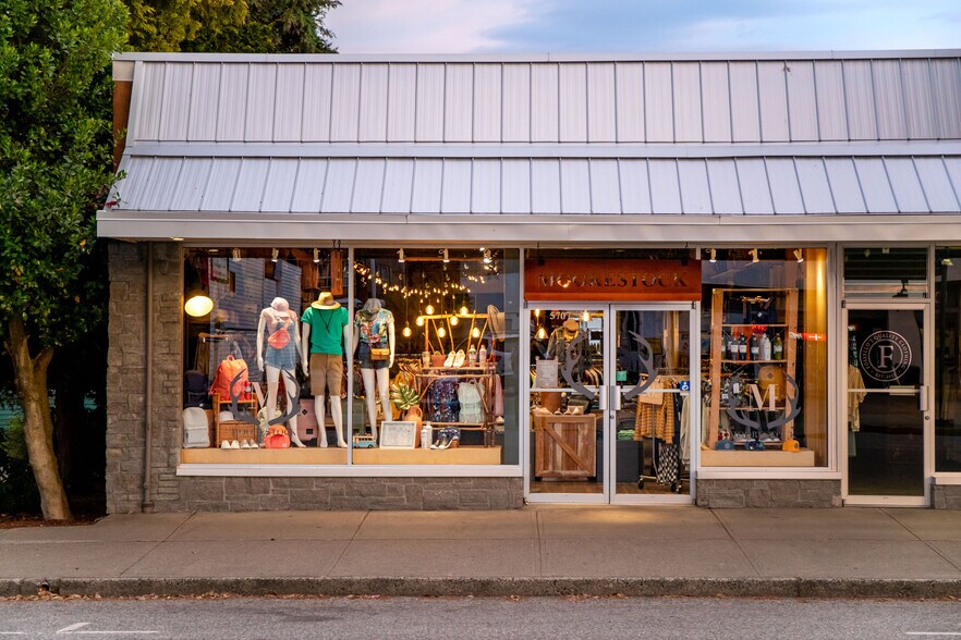 More Photos Of 5755 Cowrie St, Sechelt Storefront For Lease