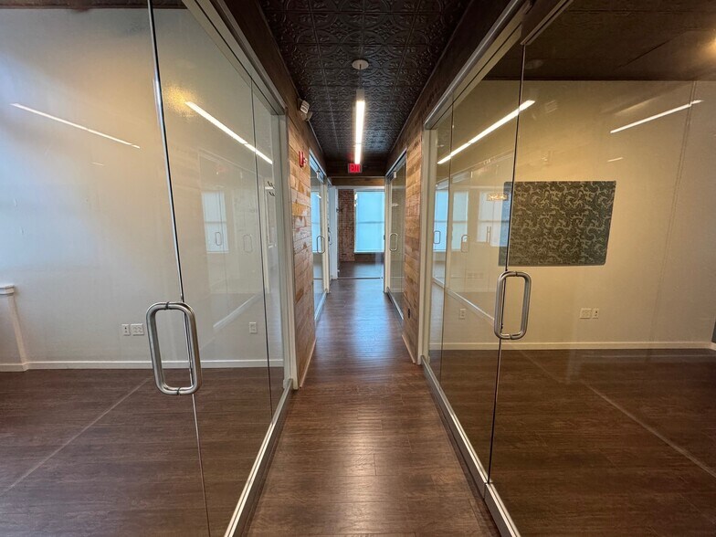 More Photos Of 934 Central St, Kansas City Office For Lease