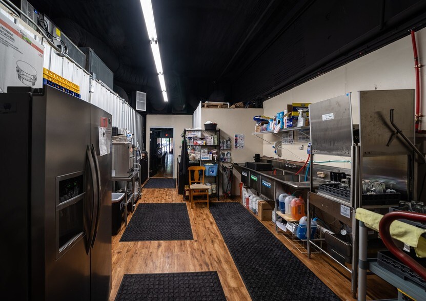 More Photos Of 75 N Waco St, Hillsboro General Retail For Lease