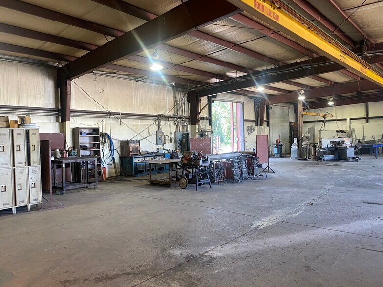 More Photos Of 3051 Faye Rd, Jacksonville Warehouse For Lease
