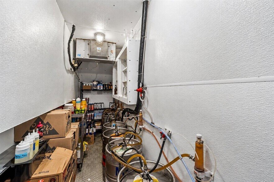 More Photos Of 315 Main St, Ferndale Hotel For Sale