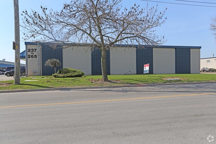 More Photos Of 237-265 Norseman St, Toronto Warehouse For Lease