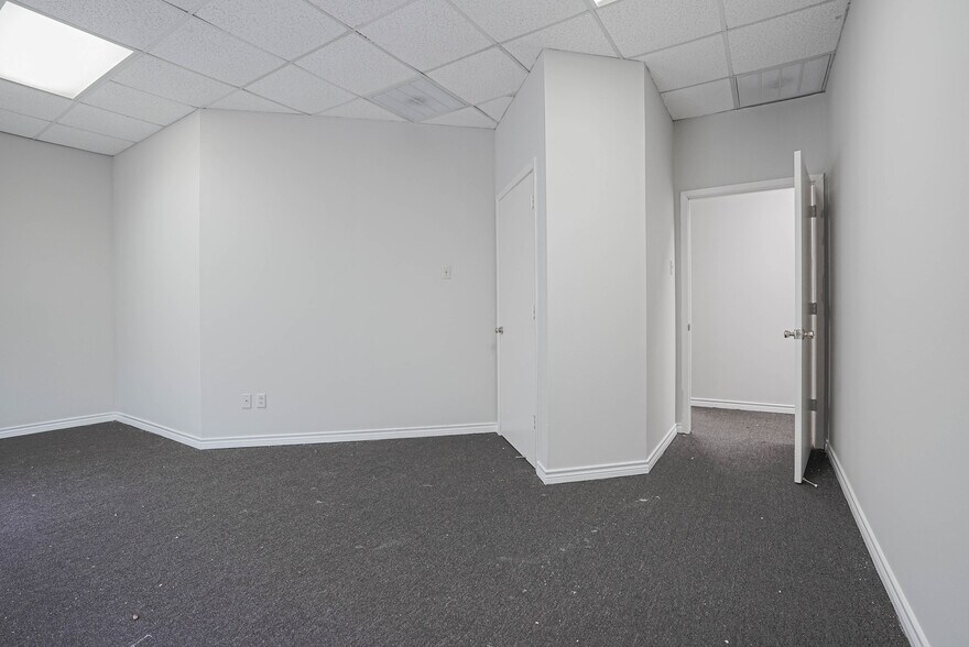 More Photos Of 14721 Pebble Bend Dr, Houston Medical For Sale