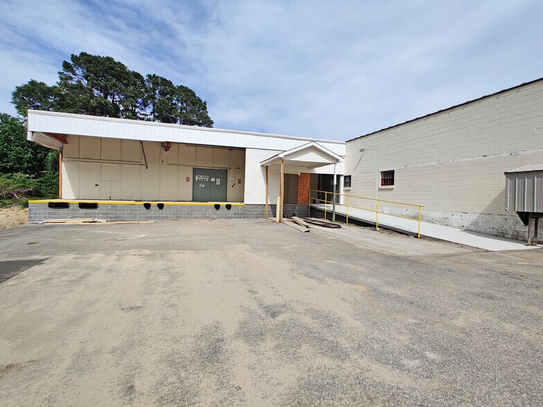 More Photos Of 120 S Church Ave, Garland Manufacturing For Lease