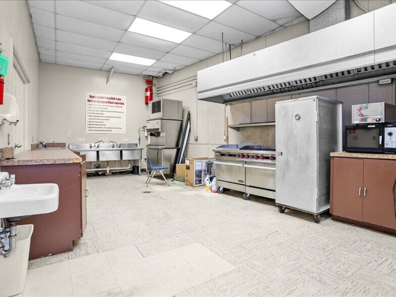 More Photos Of 1819 Spring St, Palestine Specialty For Sale