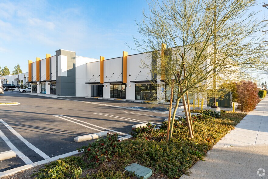 More Photos Of 238-256 W Chestnut Ave, Monrovia Warehouse For Sale