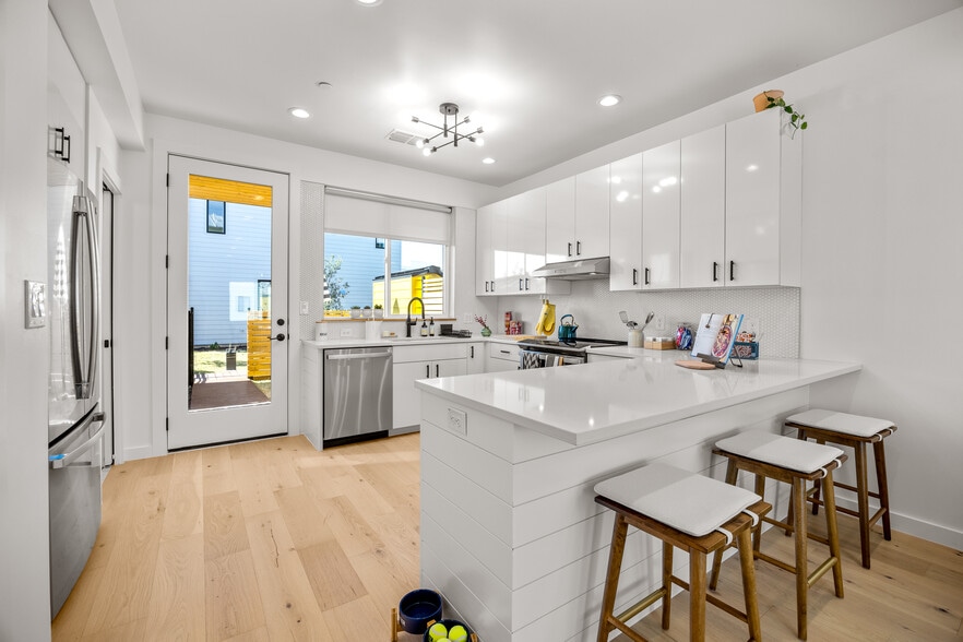 More Photos Of 1911 Dutton Dr, San Marcos Office Residential For Sale