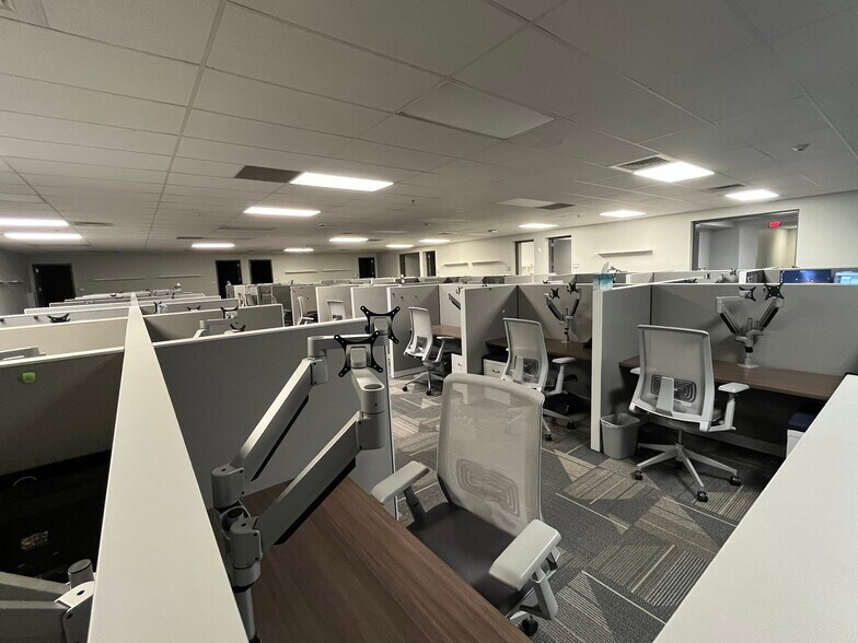 More Photos Of 7400 Plaza Mayor Blvd, Oklahoma City Flex For Lease