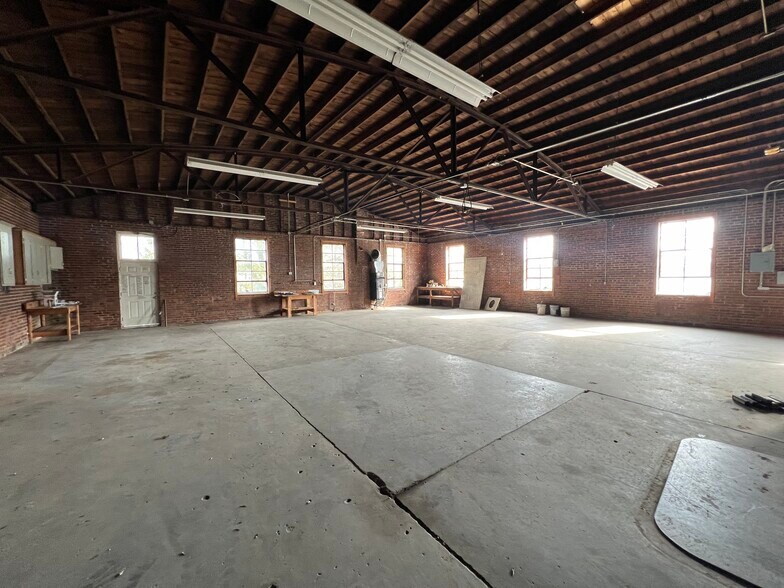 More Photos Of 353 Harwood St, Albemarle Light Distribution For Sale